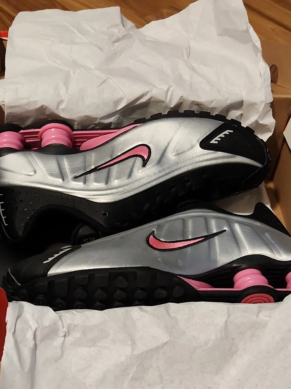 SIZE 4.5 YOUTH- NIKE SHOX R4 (GS) black silver pink CW2626-006 NEW with box kid